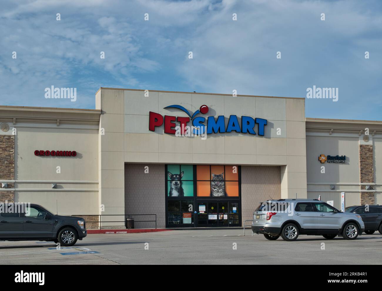 Houston, Texas États-Unis 07-04-2023. Petsmart vitrine extérieure et parking à Houston, TX. Chaîne américaine de supermarchés pour animaux de compagnie fondée en 1986. Banque D'Images