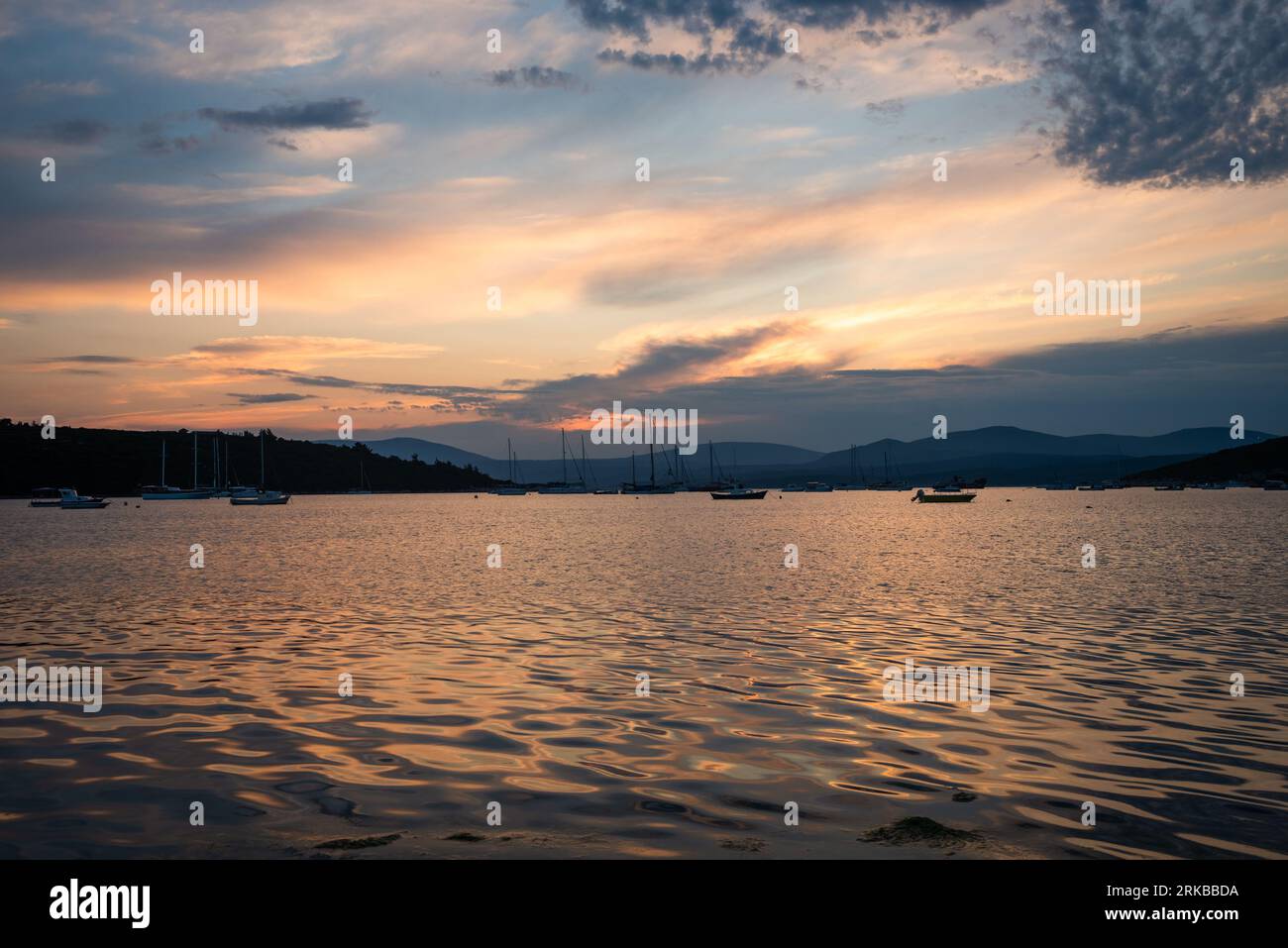 Magnifique paysage de coucher de soleil de Sigacik, Seferihisar. Izmir, Turquie Banque D'Images