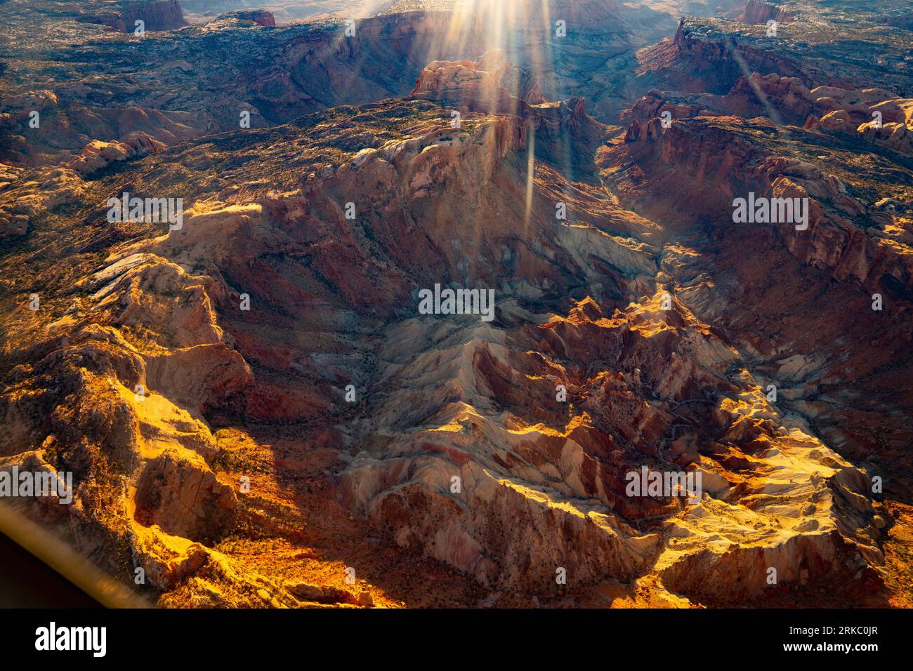 Coucher de soleil sur Upheavel Dome, Canyonlands Natonal Park, Utah, cratère d'impact de comète ou déformation saline, Green River Banque D'Images
