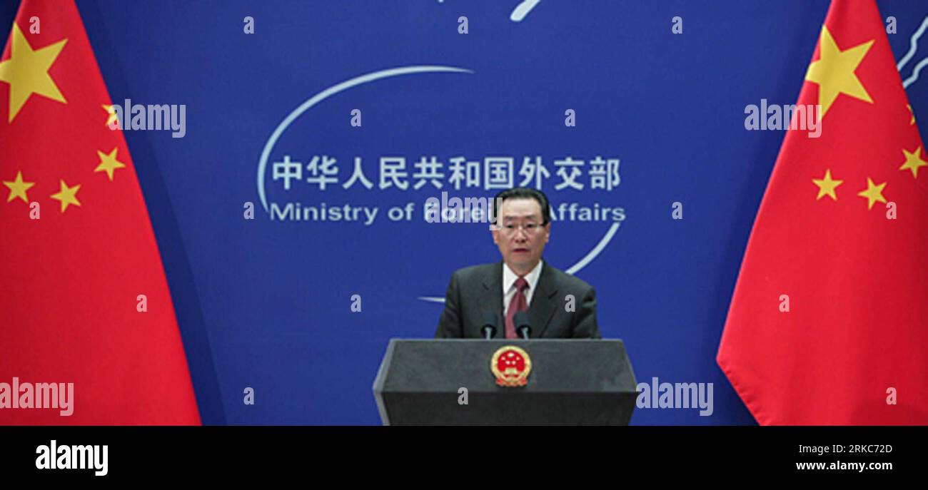 Bildnummer : 54682939 Datum : 28.11.2010 Copyright : imago/Xinhua BEIJING, 28 novembre 2010 (Xinhua) -- Wu Dawei, représentant spécial chinois pour les affaires de la péninsule coréenne, prend la parole lors d'une conférence de presse à Beijing, capitale de la Chine, le 28 novembre 2010. Dimanche, la Chine a proposé des consultations d'urgence entre les chefs de délégation aux pourparlers à six le mois prochain, alors que les tensions augmentent dans la péninsule coréenne. (Xinhua/Zhang Jing) (wyo) CHINA-BEIJING-CONSULTATION-KOREAN PENINSULA TENSIONS (CN) PUBLICATIONxNOTxINxCHN People Politik Kbdig xdp 2010 quer Bildnummer 54682939 Date 28 11 2010 Copyright Imago Banque D'Images