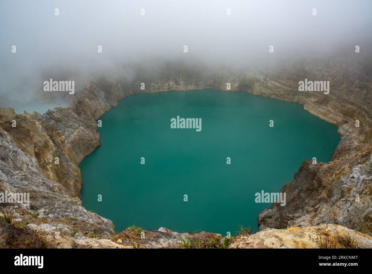 Lac volcanique vert turquoise, Kelimutus, île de Flores, Indonésie Banque D'Images