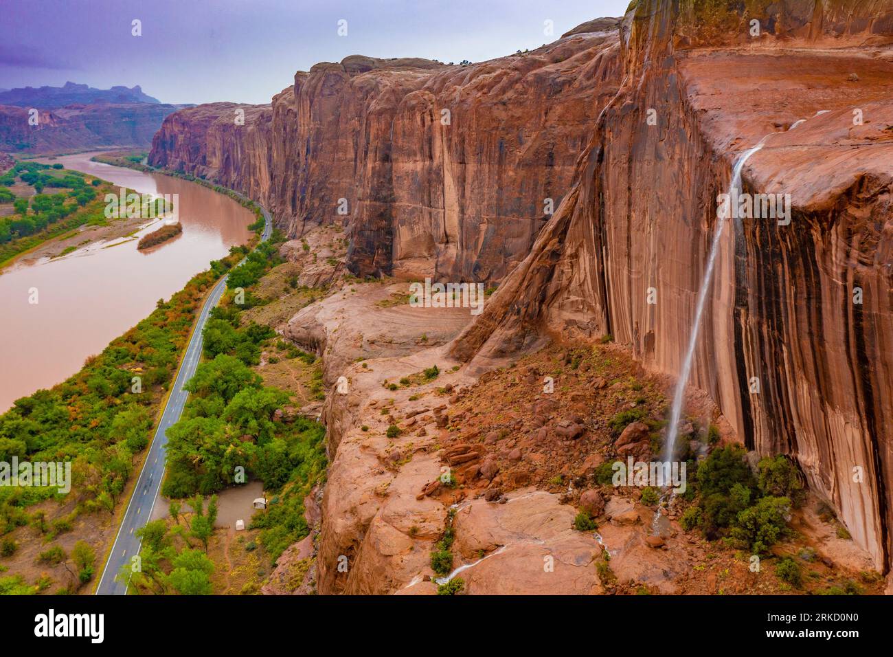 Chutes le long du fleuve Colorado, près de Moab, Utah. Ruissellement des orages estivaux Banque D'Images