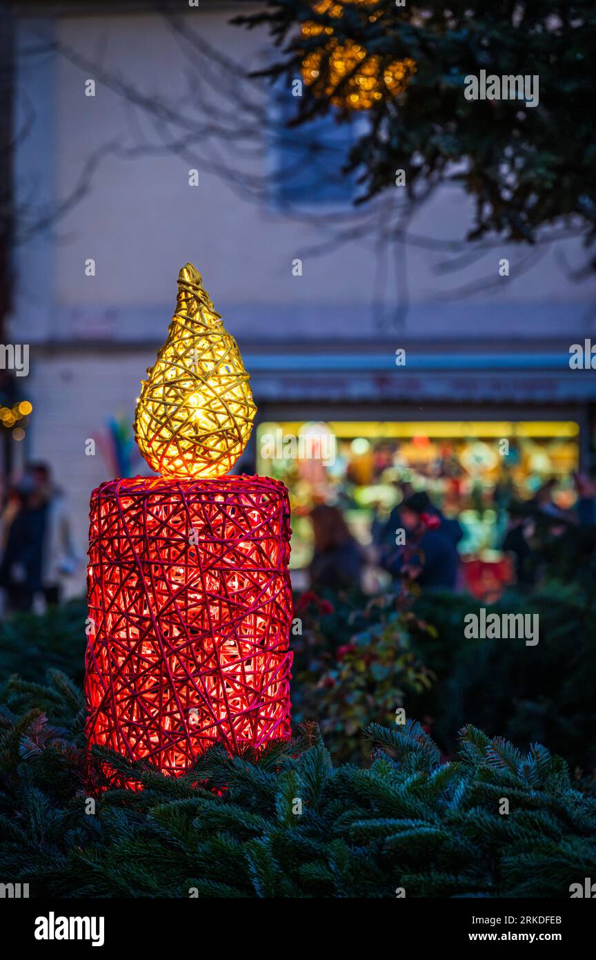 Lumières et émotions de l'Avent à Brixen. Couleurs du marché de Noël de l'AVENT. Banque D'Images