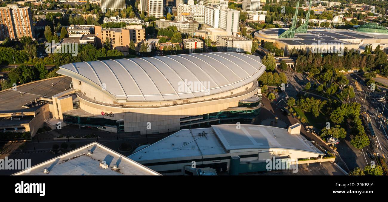 Une vue aérienne du côté est de Portland du centre-ville de la rivière Willamette par une journée ensoleillée Banque D'Images