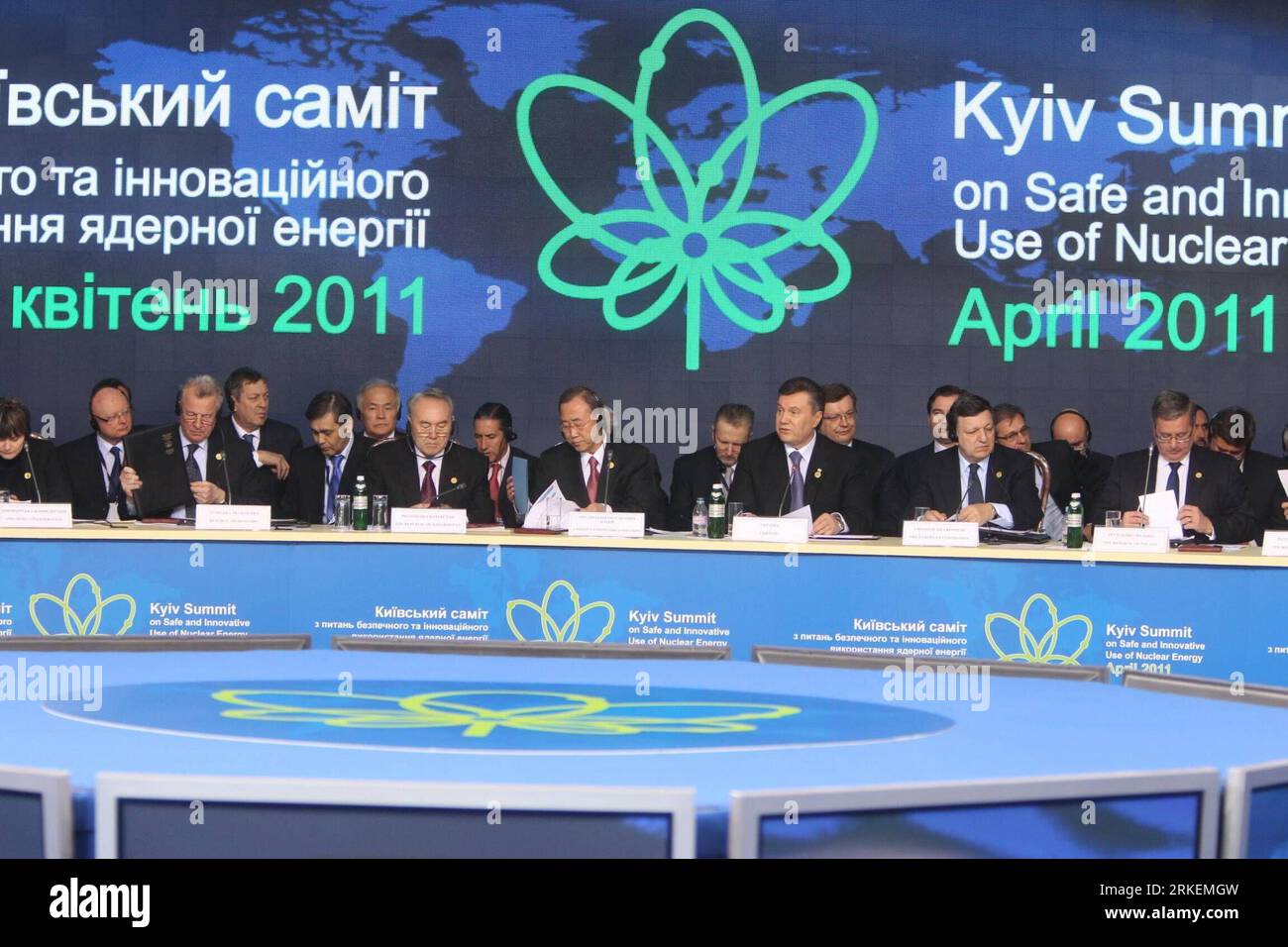 Bildnummer : 55274521 Datum : 19.04.2011 Copyright : imago/Xinhua (110419) -- KIEV, 19 avril 2011 (Xinhua) -- des représentants de divers pays et régions participent au Sommet de Kiev sur l'utilisation sûre et innovante de l'énergie nucléaire à Kiev, capitale de l'Ukraine, le 19 avril 2011. (Xinhua/lu Jinbo) (lyi) UKRAINE-KIEV-NUCLEAR-SUMIT PUBLICATIONxNOTxINxCHN Politik People Atomenergie Tschernobylkonferenz Konferenz atomare Sicherheit kbdig xub 2011 quer premiumd Bildnummer 55274521 Date 19 04 2011 Copyright Imago XINHUA Kiev avril 19 2011 XINHUA des représentants de différentes nations et régions assistent au Ki Banque D'Images