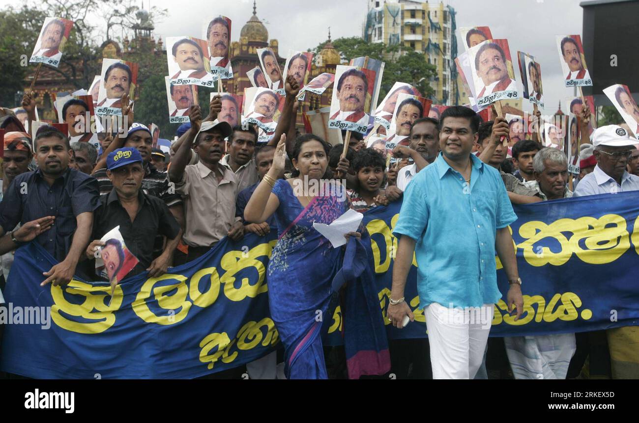 Bildnummer : 55308752 Datum : 02.05.2011 Copyright : imago/Xinhua (110501) -- COLOMBO, 1 mai 2011 (Xinhua) -- assister à une manifestation anti-ONU à Colombo, capitale du Sri Lanka, le 1 mai 2011. Le gouvernement sri-lankais a organisé la manifestation contre les Nations Unies qui a récemment publié un rapport demandant l'enquête sur les crimes de guerre possibles dans la période de la guerre civile au Sri Lanka. (Xinhua/Gayan Sameera) SRI LANKA-COLOMBO-ANTI-un-DEMONSTRATION PUBLICATIONxNOTxINxCHN Gesellschaft Politik Demo Protest kbdig xcb xo0x 2011 quer Bildnummer 55308752 Date 02 05 2011 Copyright Imago XINHUA Colom Banque D'Images