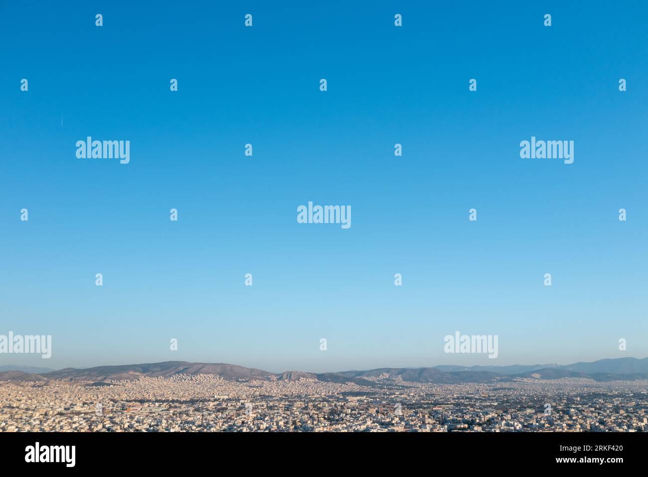 Paysage urbain d'Athènes : une perspective légèrement tournée sur la beauté architecturale Banque D'Images Paysage urbain d'Athènes : une perspective légèrement tournée sur la beauté architecturale Banque D'Images