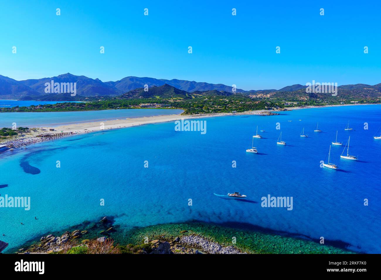 Vue panoramique sur la plage autour de Villasimius, Sardaigne (Italie) Banque D'Images