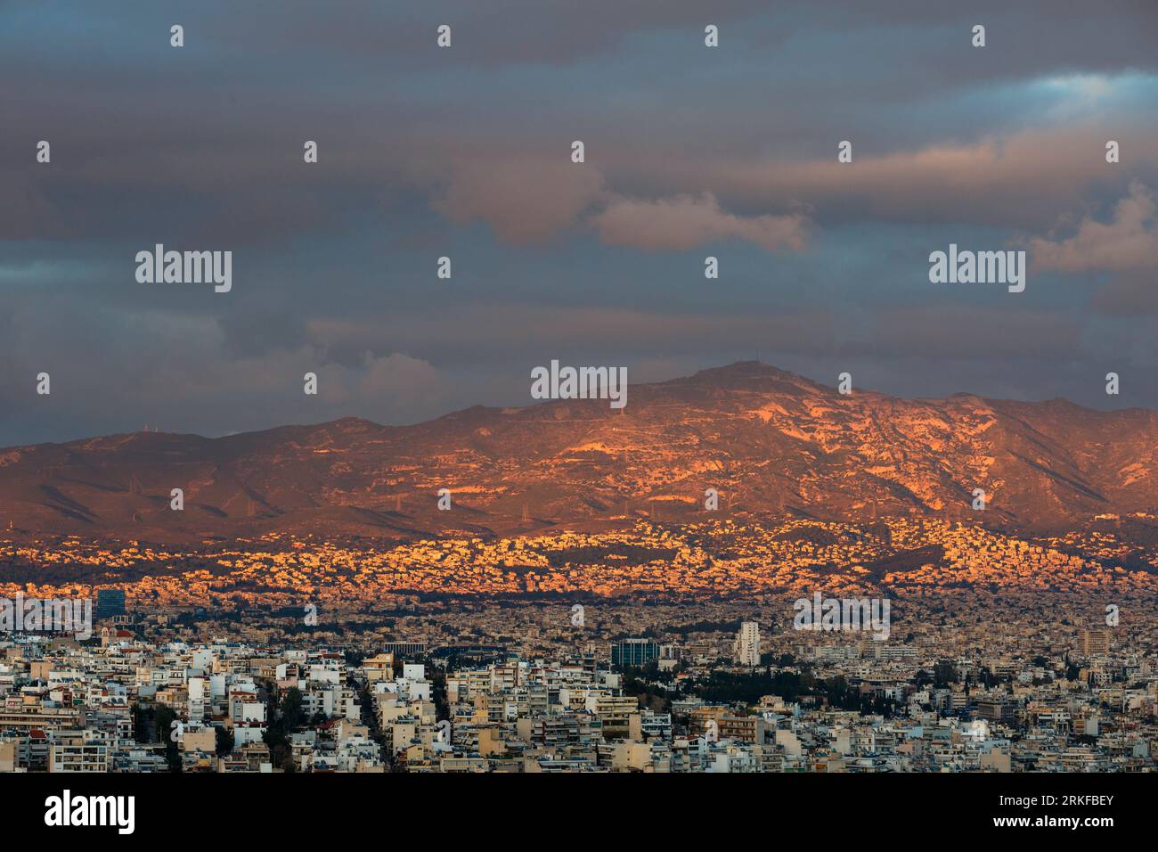 Vue d'Athènes depuis la colline du Lycabette au coucher du soleil, la Grèce. Banque D'Images