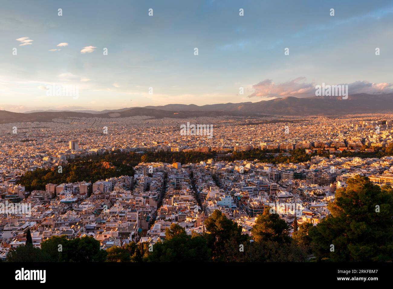 Vue d'Athènes depuis la colline du Lycabette au coucher du soleil, la Grèce. Banque D'Images