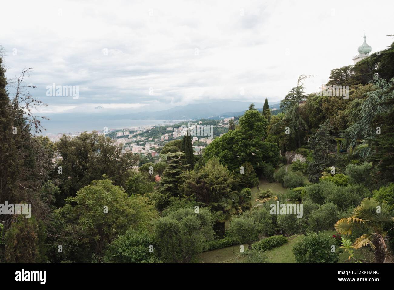 Vue sur la ville de Gênes Italie depuis les collines Banque D'Images