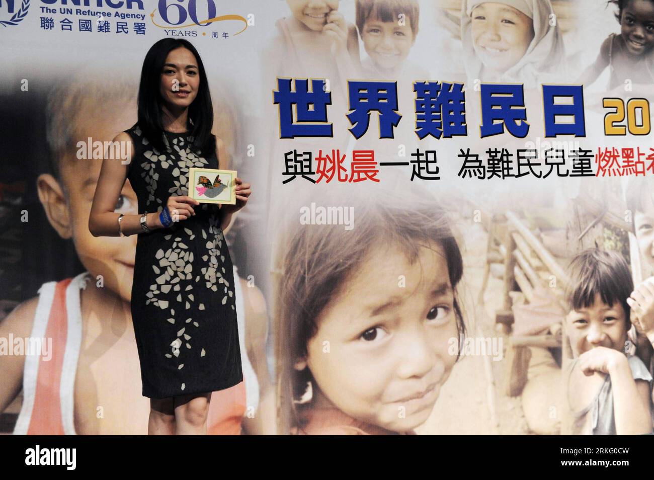 Bildnummer : 55514960 Datum : 20.06.2011 Copyright : imago/Xinhua (110620) -- HONG KONG, 20 juin 2011 (Xinhua) -- l'actrice chinoise Yao Chen, également mécène honoraire du HCR pour la Chine, assiste à un événement caritatif pour la Journée mondiale des réfugiés à Hong Kong, dans le sud de la Chine, le 20 juin 2011. (Xinhua/Song Zhenping) (hdt) CHINE-HONG KONG-YAO CHEN-UNHCR-JOURNÉE MONDIALE DES RÉFUGIÉS(CN) PUBLICATIONxNOTxINxCHN People Kultur Benefiz Weltflüchtlingstag soziales engagement xdp x0x 2011 quer Bildnummer 55514960 Date 20 06 2011 Copyright Imago XINHUA Hong Kong juin 20 2011 XINHUA l'actrice chinoise Yao Chen ainsi le HCR S Hono Banque D'Images