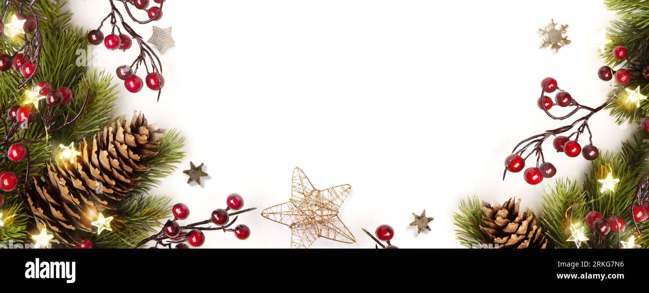 Motif banderole de Noël ou cartes de vœux. Arrière-plan Noël de lumières étincelantes guirlande, avec cadeaux de vacances et branche d'arbre de Noël Banque D'Images