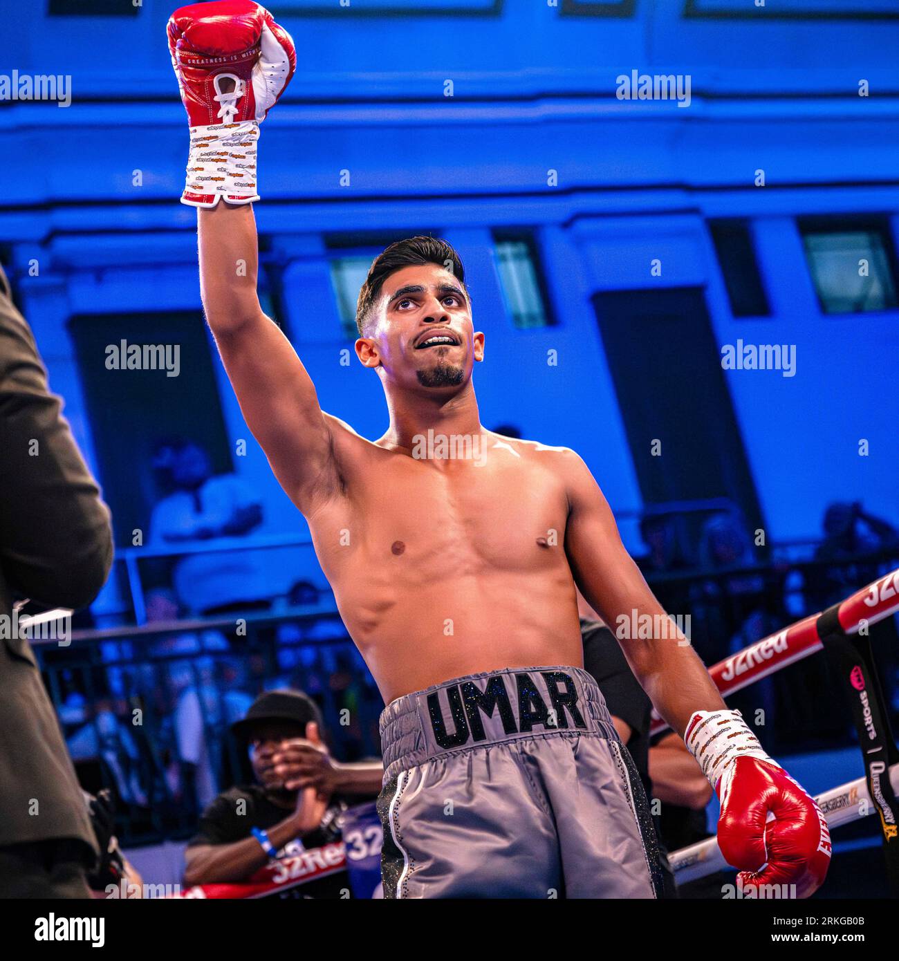 LONDRES, ROYAUME-UNI. 18 août 2023. Umar Khan vs Kevin Trana - Concours international de poids plume pendant la nuit de combat McCann vs Baluta à York Hall Banque D'Images