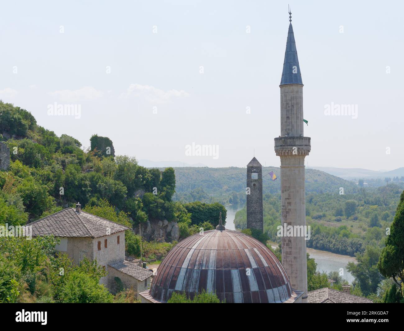 Mosquée à Počitelj sur la rivière Neretva en Bosnie-Herzégovine un jour d'été. 24 août 2023 Banque D'Images