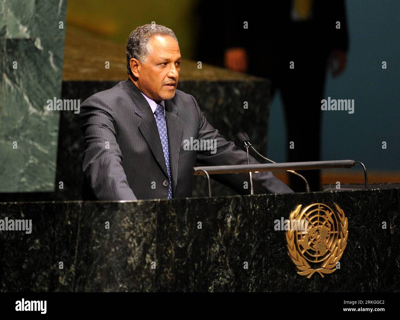 Bildnummer : 55594573 Datum : 14.07.2011 Copyright : imago/Xinhua (110714) -- NEW YORK, 14 juillet 2011 (Xinhua) -- l'ambassadeur du Soudan aux Nations Unies Daffa-Alla Elhag Ali Osman parle après l'admission du Soudan du Sud aux Nations Unies au siège de l'ONU à New York, aux États-Unis, le 14 juillet 2011. L’Assemblée générale des Nations Unies a approuvé jeudi à l’unanimité une résolution admettant la République du Soudan du Sud nouvellement indépendante comme 193e membre des Nations Unies. (Xinhua/Shen Hong) un-SOUDAN DU SUD-ADHÉSION PUBLICATIONxNOTxINxCHN People Politik Südsudan un uno Vereint Banque D'Images