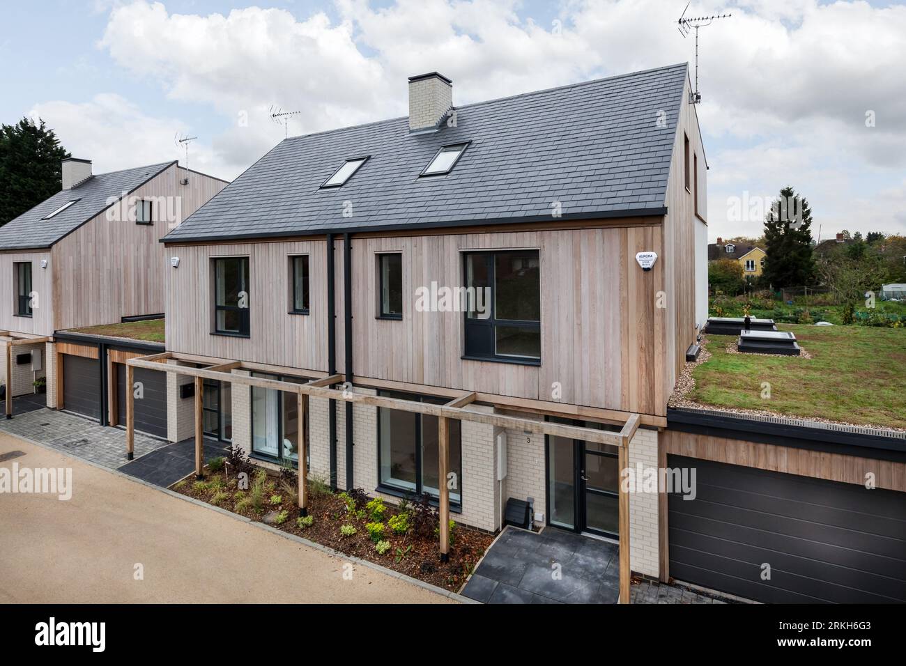 Glebe Road, Cambridge, Angleterre - 26 octobre 2017 : scène de rue extérieure de la maison de ville de luxe de nouvelle construction Banque D'Images