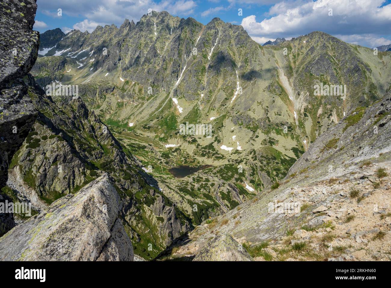 Mlynicka dolina - vue depuis le sommet de Predne Solisko. Slovaquie. Banque D'Images