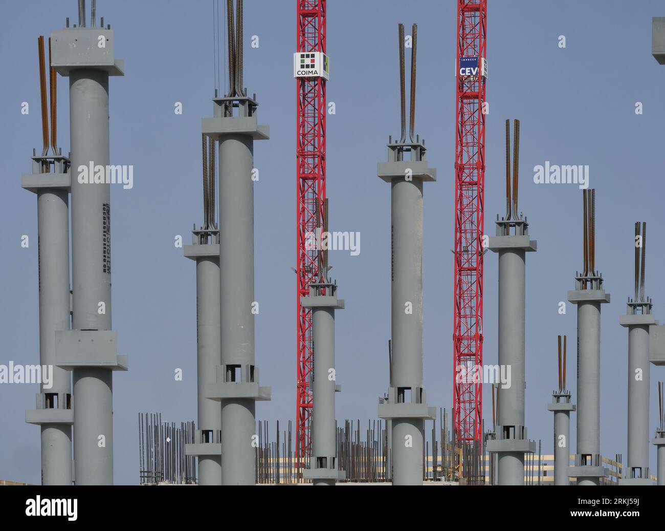 Milan, . 25 août 2023. Milan malgré la canicule anormale, les ouvriers du chantier du village olympique dans des conditions très difficiles continuent les travaux de construction à un rythme implacable. Crédit : Agence photo indépendante/Alamy Live News Banque D'Images