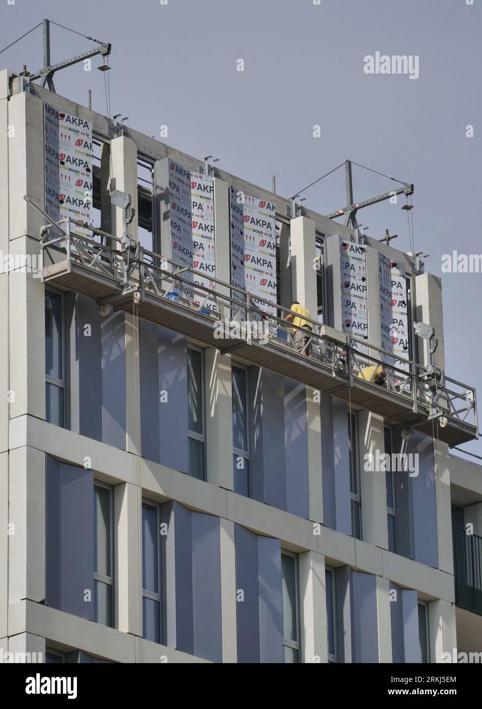 Milan, . 25 août 2023. Milan malgré la canicule anormale, les ouvriers du chantier du village olympique dans des conditions très difficiles continuent les travaux de construction à un rythme implacable. Crédit : Agence photo indépendante/Alamy Live News Banque D'Images