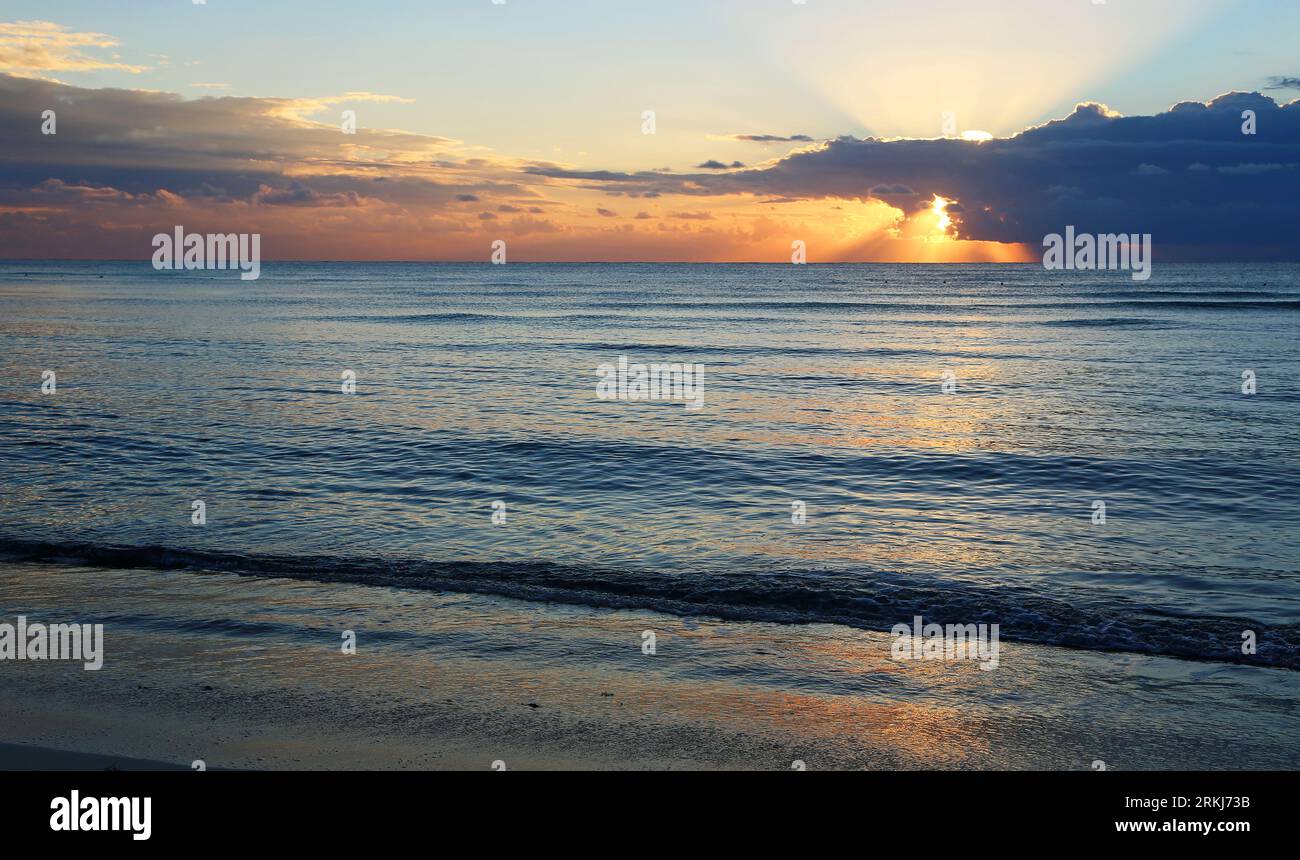 La plage au lever du soleil - Mexique Banque D'Images