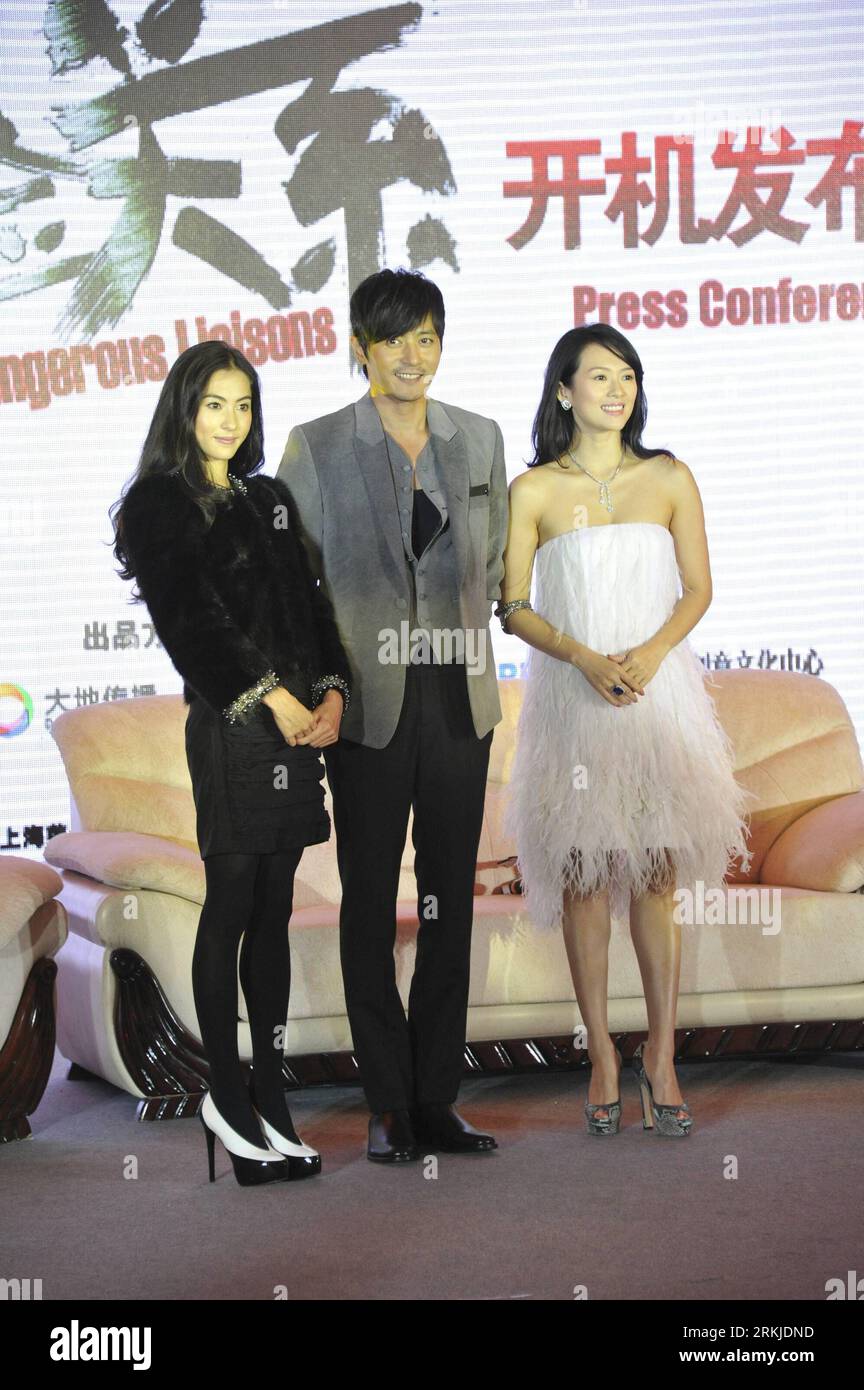 Bildnummer : 56116046 Datum : 26.09.2011 Copyright : imago/Xinhua (110926) -- BEIJING, 26 septembre 2011 (Xinhua) -- l'actrice Cecilia Cheung, l'acteur Jang Dong Dun et l'actrice Zhang Ziyi (de gauche à droite) assistent à une conférence de presse du film Dangerous liaisons à Beijing, capitale de la Chine, le 26 septembre 2011. Le film, réalisé par le réalisateur sud-coréen Jin-ho Hur, sera diffusé en 2012. (Xinhua)(mcg) CHINA-BEIJING-FILM-DANGEROUS LIAISONS-PRESS CONFERENCE (CN) PUBLICATIONxNOTxINxCHN People film Entertainment Kultur Filmpremiere première x0x xtm 2011 hoch 56116046 Date 26 09 2011 Copyright IM Banque D'Images