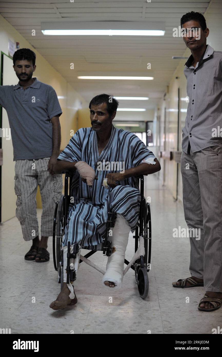 Bildnummer : 56129046 Datum : 27.09.2011 Copyright : imago/Xinhua (110927) -- TRIPOLI, 27 septembre 2011 (Xinhua) -- un homme blessé est assis dans un fauteuil roulant dans un hôpital de la capitale libyenne Tripoli sur cette photo prise le 23 septembre 2011. On estime que 25 000 Libyens ont été tués et 50 000 blessés depuis le début du conflit en février. (Xinhua/Li Muzi) (nxl) LIBYA-TRIPOLI-HOSPITAL PUBLICATIONxNOTxINxCHN Gesellschaft Krieg Bürgerkrieg Opfer Krankenhaus Verletzte x0x xst 2011 hoch Highlight premiumd 56129046 Date 27 09 2011 Copyright Imago XINHUA Tripoli sept 27 2011 XINHUA blessé Banque D'Images