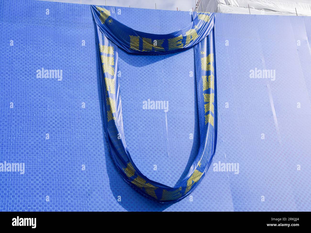 25 août 2023, Londres, Royaume-Uni : un sac géant bleu Ikea couvre le chantier de construction du nouveau magasin Ikea sur Oxford Street, qui devrait ouvrir fin 2024. (Image de crédit : © Vuk Valcic/SOPA Images via ZUMA Press Wire) USAGE ÉDITORIAL SEULEMENT! Non destiné à UN USAGE commercial ! Banque D'Images