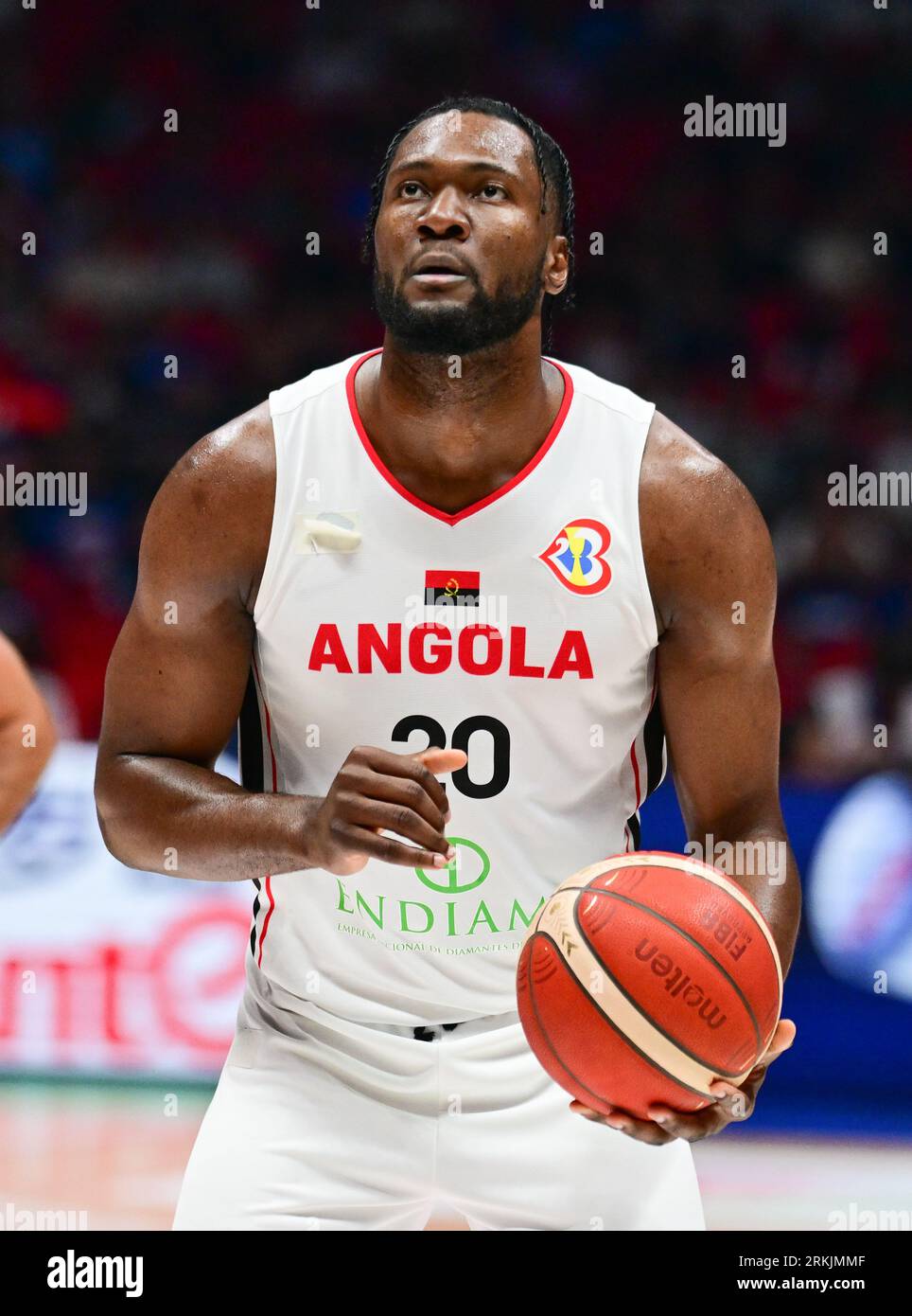 Bulacan, Philippines. 25 août 2023. Bruno Fernando de l'équipe de basket-ball Angola hommes vu en action lors du match de coupe du monde de basket-ball masculin FIBA 2023 entre l'Angola et l'Italie à la Philippine Arena. Score final ; Italie 81:67 Angola. Crédit : SOPA Images Limited/Alamy Live News Banque D'Images