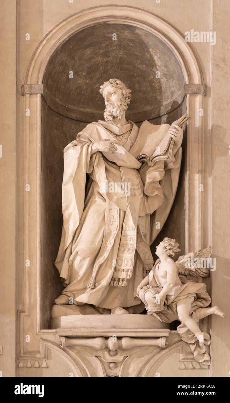 GÊNES, ITALIE - 7 MARS 2023 : la statue de Saint Grégoire le Grand dans l'église Basilica di Santa Maria Assunta par Diego Carlone (1740). Banque D'Images