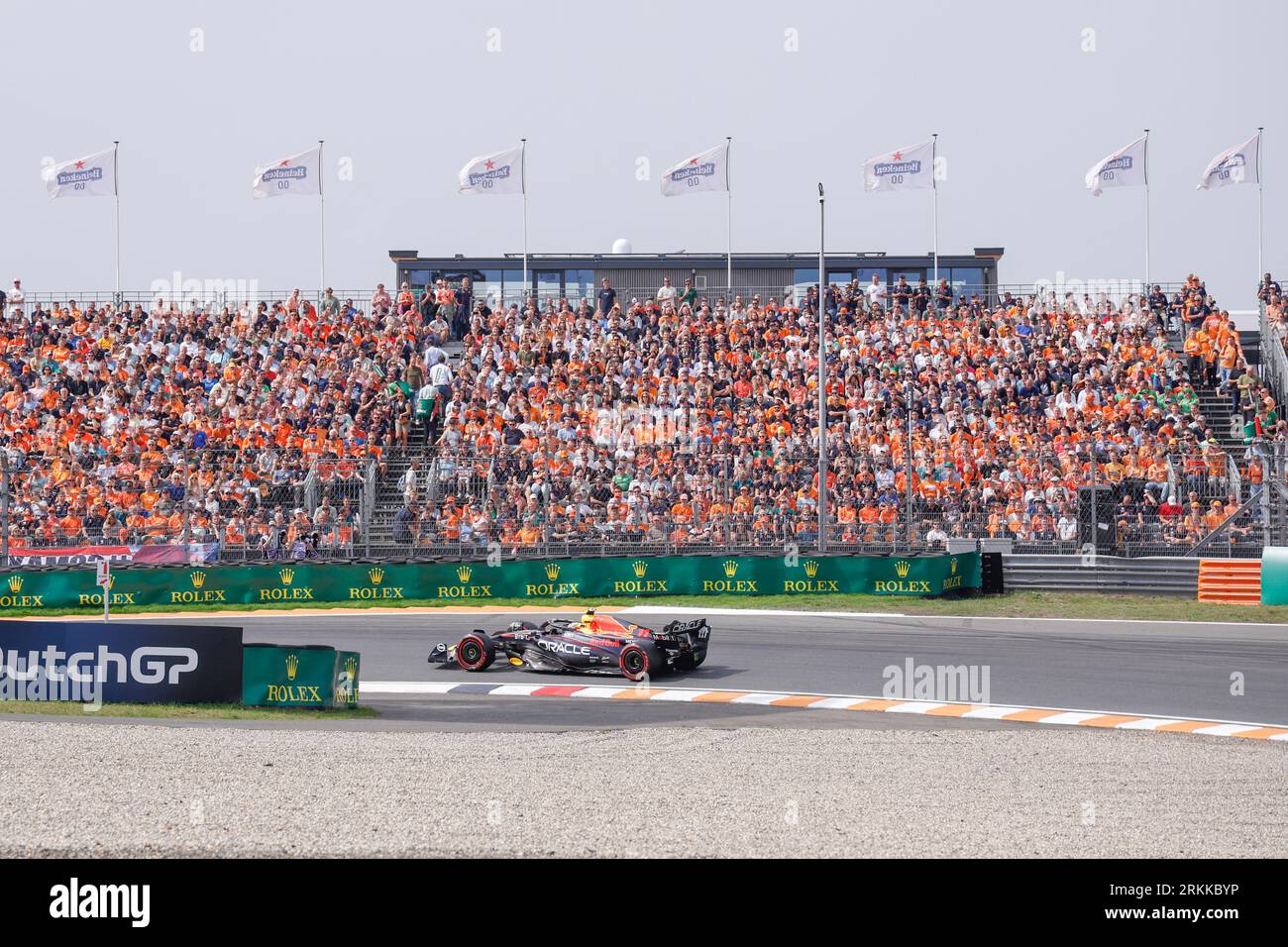ZANDVOORT, PAYS-BAS - AOÛT 25 : Sergio Perez d'Oracle Red Bull Racing Free Practice fans orange dans les tribunes pendant la Formule 1 au Circ Banque D'Images