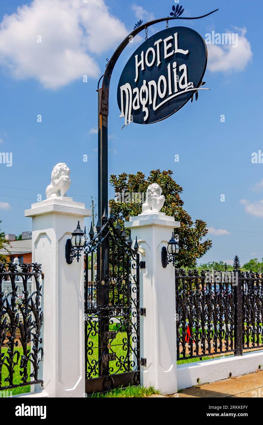 L'hôtel Magnolia est photographié, le 19 août 2023, à Foley, Alabama. L'hôtel Magnolia a été construit en 1908 et s'appelait à l'origine Magnolia Hotel. Banque D'Images