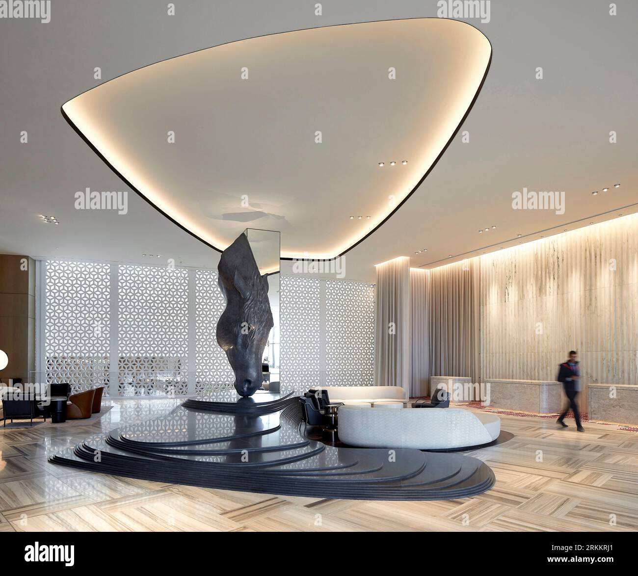 Sculpture à la réception de l'hôtel. 360 Mall, Kuweit City, Koweït. Architecte : CRTKL, 2021. Banque D'Images