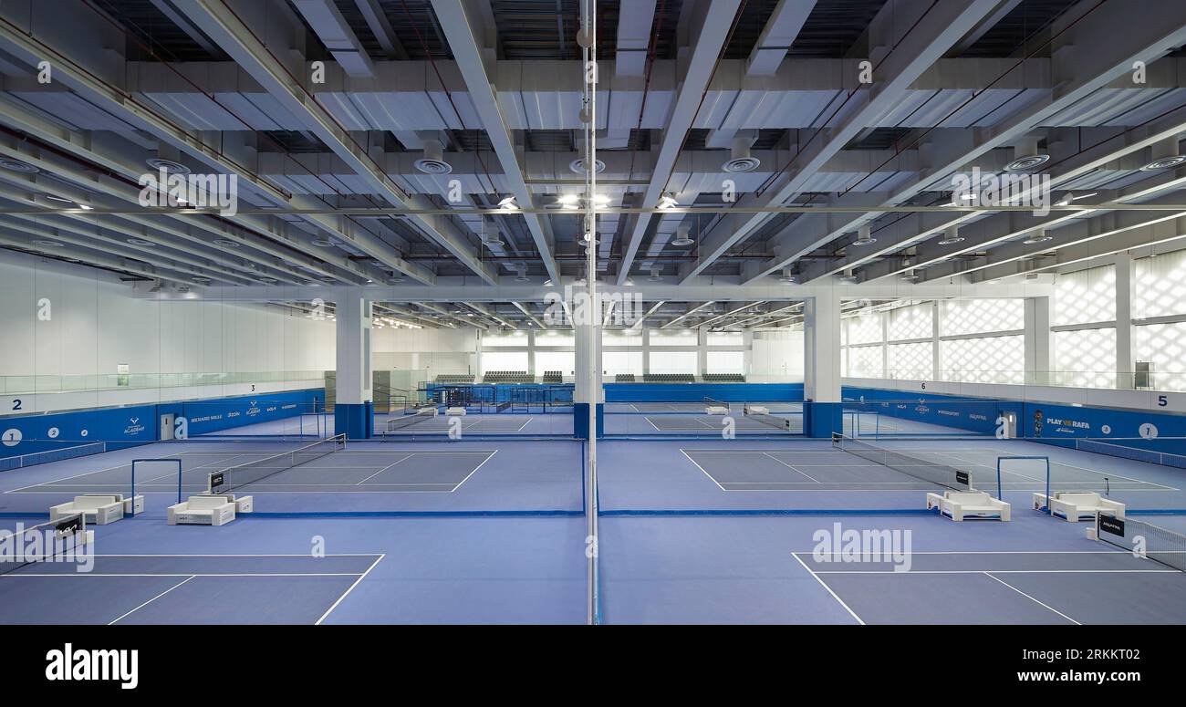 Intérieur avec courts de tennis. 360 Mall, Kuweit City, Koweït. Architecte : CRTKL, 2021. Banque D'Images
