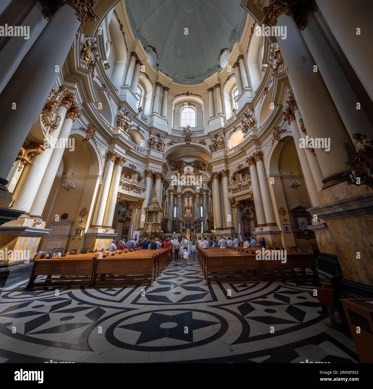 Intérieur de l'Église dominicaine (Église grecque catholique de la Sainte Eucharistie) - Lviv, Ukraine Banque D'Images