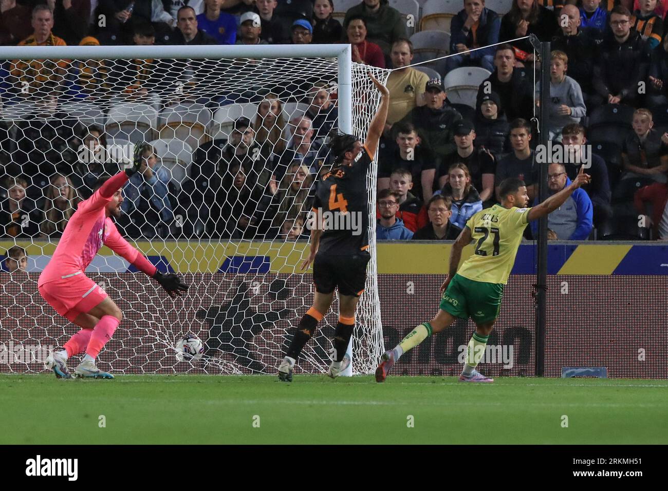Nahki Wells #21 de Bristol City marque un but mais il est refusé après avoir été appelé hors-bord lors du Sky Bet Championship Match Hull City vs Bristol City au MKM Stadium, Hull, Royaume-Uni, le 25 août 2023 (photo de Alfie Cosgrove/News Images) Banque D'Images