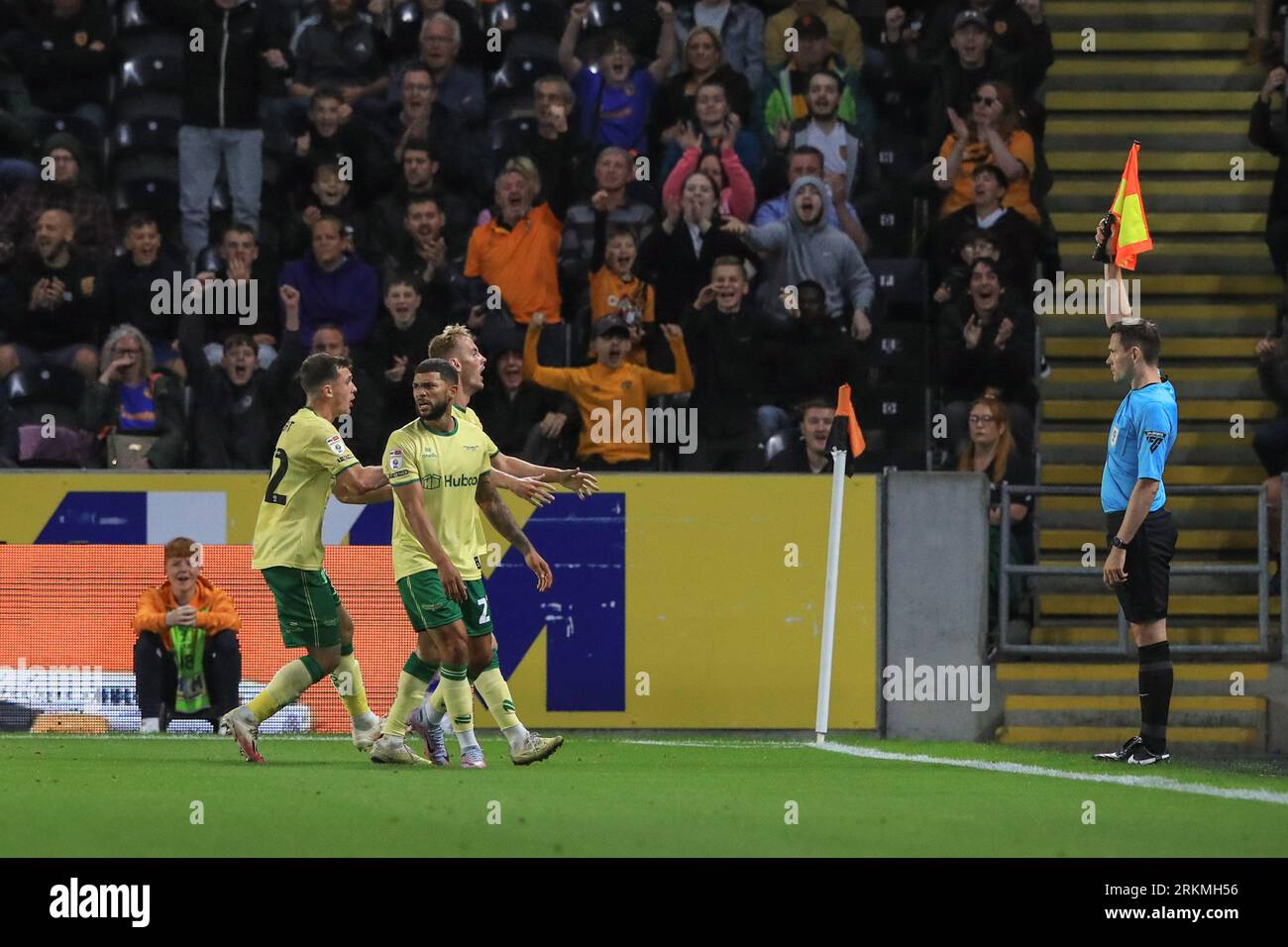 Nahki Wells #21 de Bristol City marque un but mais il est refusé après avoir été appelé hors-bord lors du Sky Bet Championship Match Hull City vs Bristol City au MKM Stadium, Hull, Royaume-Uni, le 25 août 2023 (photo de Alfie Cosgrove/News Images) Banque D'Images