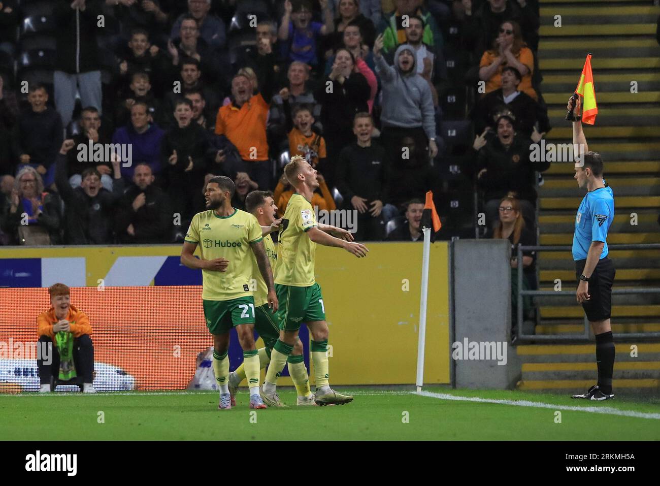Nahki Wells #21 de Bristol City marque un but mais il est refusé après avoir été appelé hors-bord lors du Sky Bet Championship Match Hull City vs Bristol City au MKM Stadium, Hull, Royaume-Uni, le 25 août 2023 (photo de Alfie Cosgrove/News Images) Banque D'Images