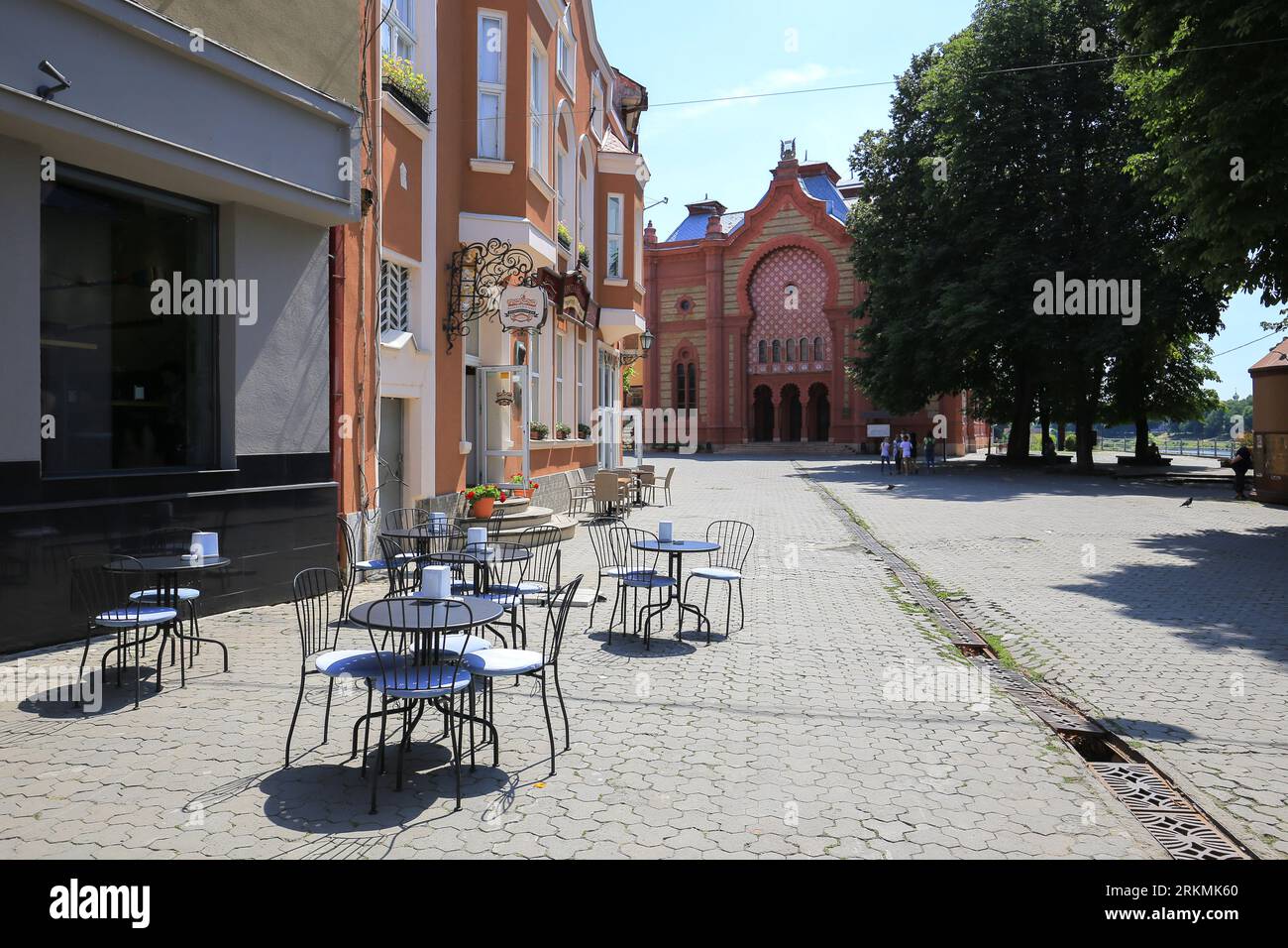 Café d'été dans le centre de la ville d'Uzhgorod en Ukraine Banque D'Images