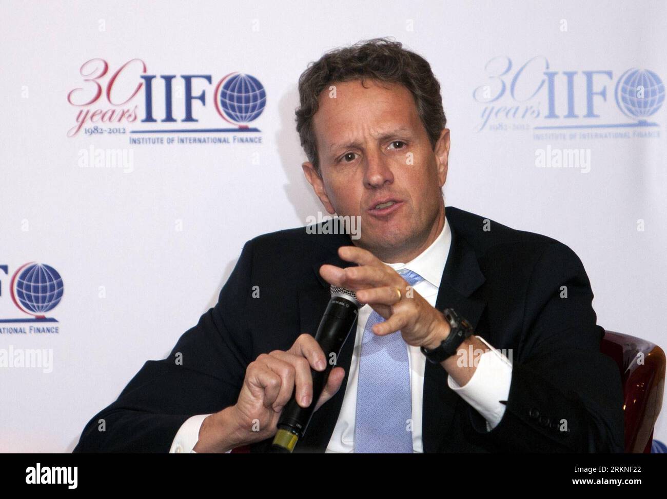 Bildnummer : 57108120 Datum : 25.02.2012 Copyright : imago/Xinhua (120225) -- MEXICO, 25 février 2012 (Xinhua) -- Timothy Geithner, secrétaire américain au Trésor, participe à une conférence lors de la 1e réunion des ministres des Finances et des présidents des banques centrales du G20, à Mexico, capitale du Mexique, le 25 février 2012. (Xinhua/Shi Sisi) (zx) MEXICO-MEXICO CITY-G20 PUBLICATIONxNOTxINxCHN People Politik Porträt xdp x0x 2012 quer premiumd 57108120 Date 25 02 2012 Copyright Imago XINHUA Mexico Fév 25 2012 XINHUA U S Secrétaire au Trésor Timothy Geithner participe à une conférence Banque D'Images