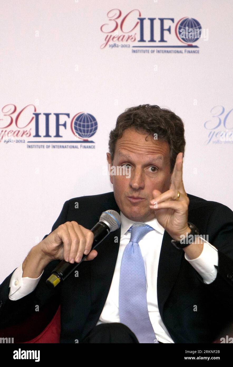 Bildnummer : 57108119 Datum : 25.02.2012 Copyright : imago/Xinhua (120225) -- MEXICO, 25 février 2012 (Xinhua) -- Timothy Geithner, secrétaire américain au Trésor, participe à une conférence lors de la 1e réunion des ministres des Finances et des présidents des banques centrales du G20, à Mexico, capitale du Mexique, le 25 février 2012. (Xinhua/Shi Sisi) (zx) MEXICO-MEXICO CITY-G20 PUBLICATIONxNOTxINxCHN People Politik Porträt xdp x0x 2012 hoch premiumd 57108119 Date 25 02 2012 Copyright Imago XINHUA Mexico Fév 25 2012 XINHUA U S Secrétaire au Trésor Timothy Geithner participe à une conférence Banque D'Images