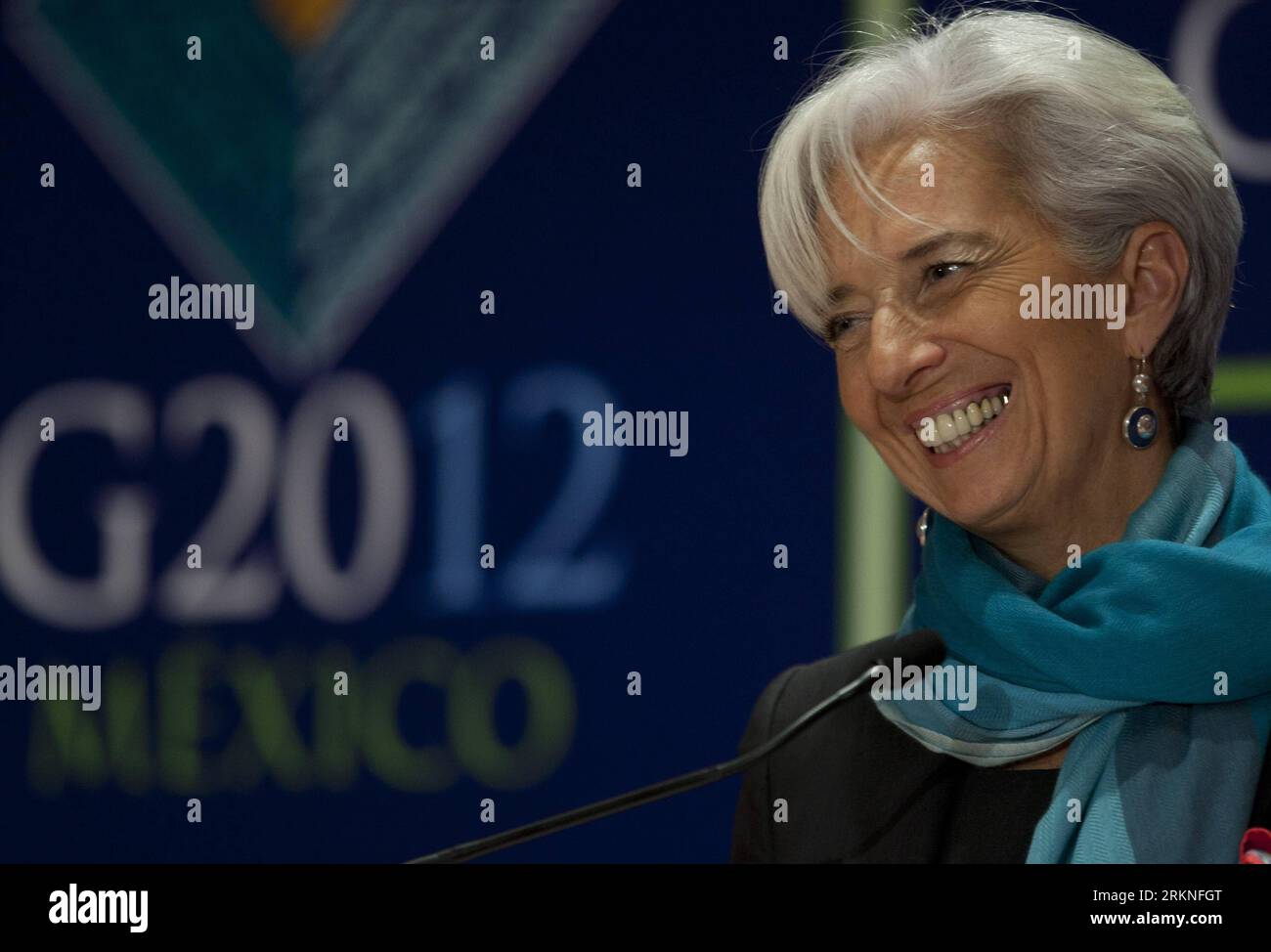Bildnummer : 57111419 Datum : 25.02.2012 Copyright : imago/Xinhua (120227) -- MEXICO, 27 février 2012 (Xinhua) -- Christine Lagarde, directrice générale du Fonds monétaire international (FMI), assiste à une conférence de presse lors de la première réunion des ministres des Finances et des présidents des banques centrales du G20 à Mexico, capitale du Mexique, le 25 février 2012. La première réunion des ministres des Finances et des présidents des banques centrales du G20 s’est achevée dimanche. (Xinhua/Shi Sisi) (zyw) MEXICO-MEXICO CITY-G20 PUBLICATIONxNOTxINxCHN People Politik Wirtschaft G20 G 20 premiumd xsp x0x 2012 quer 57111 Banque D'Images
