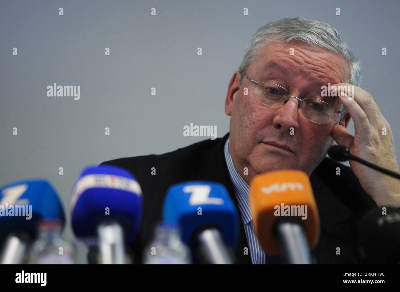 Bildnummer : 57132566 Datum : 01.03.2012 Copyright : imago/Xinhua (120301) --BRUXELLES, le 1 mars 2012 (Xinhua) -- Jos Clijsters, PDG de Belfius Bank (ex-Dexia Bank Belgique), prend la parole lors d une conférence de presse pour l annonce du nouveau nom et logo de la banque à Bruxelles, Belgique, le 1 mars 2012. Le nouveau nom et le nouveau logo ont été annoncés jeudi pour Dexia Banque Belgique (DBB), la première banque tombée dans la crise de la dette en Europe, après la nationalisation par l Etat belge. Dexia Banque Belgique a été rebaptisée Belfius. (Xinhua/Zhou Lei)(yy) BELGIQUE-BRUXELLES-DEXIA-BELFIUS PUBLICATIONxNOTxINxCHN PE Banque D'Images