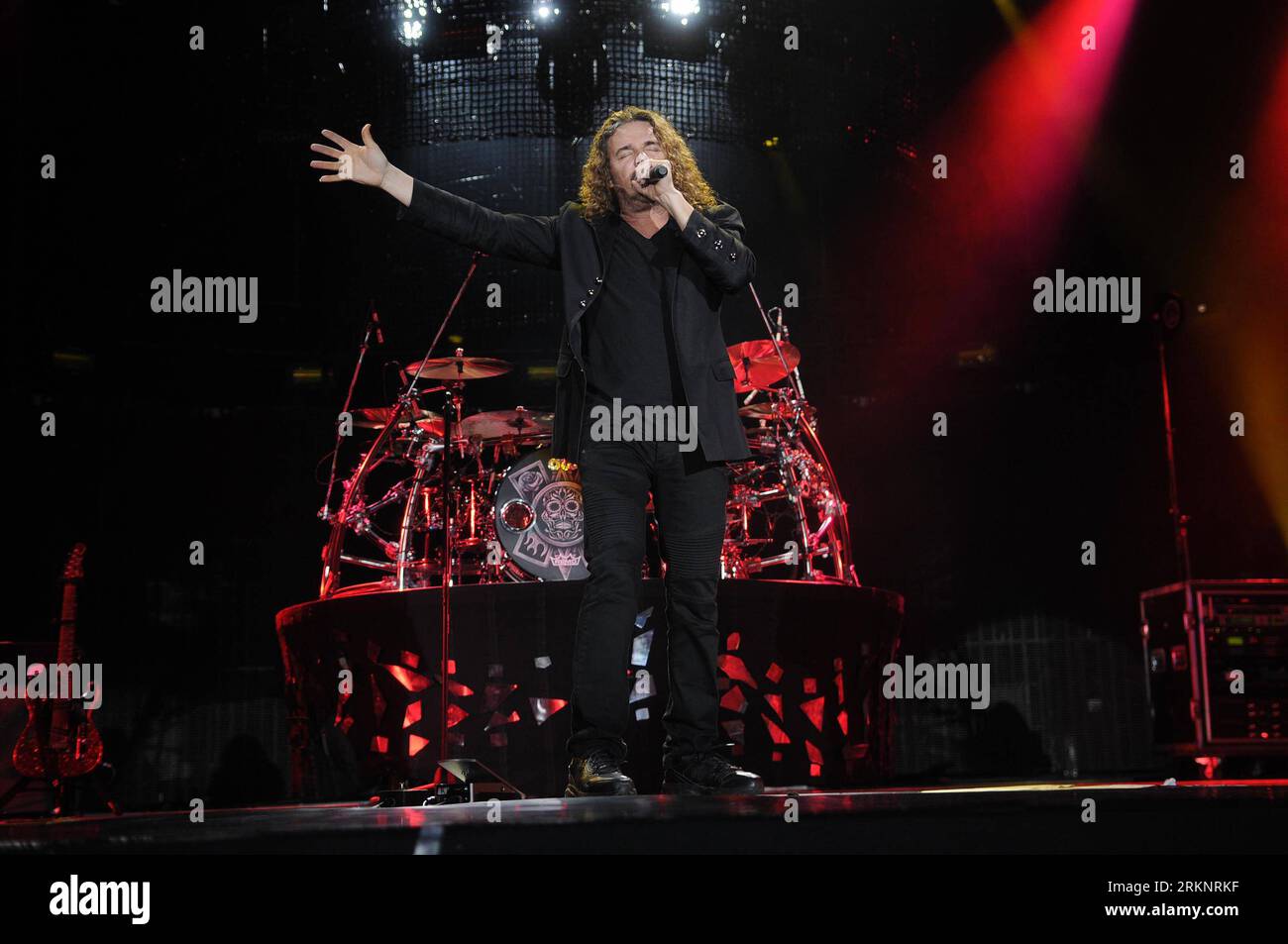 Bildnummer : 57439607 Datum : 14.03.2012 Copyright : imago/Xinhua (120315) -- SAINT-DOMINGUE, 15 mars 2012 (Xinhua) -- le groupe mexicain Mana se produit lors d'un concert au Quisqueya, à Saint-Domingue, capitale de la République dominicaine, le 14 mars 2012. Le groupe fait partie de la tournée Drama y Luz qui se poursuivra en Colombie, au Venezuela et aux États-Unis. (Xinhua/Roberto Guzman) (axy) RÉPUBLIQUE DOMINICAINE-SANTO DOMINGO-MANA PUBLICATIONxNOTxINxCHN Entertainment Musik Aktion xjh x0x 2012 quer 57439607 Date 14 03 2012 Copyright Imago XINHUA Santo Domingo Mars 15 2012 XINHUA MEXICAN Banque D'Images