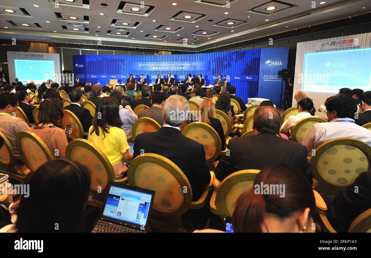 Bildnummer : 57810279 Datum : 01.04.2012 Copyright : imago/Xinhua (120401) -- BOAO, 1 avril 2012 (Xinhua) -- des invités assistent au dialogue énergie et ressources : offre-demande lors de la conférence annuelle 2012 du Forum de Boao pour l'Asie (BFA) à Boao, dans la province de Hainan du sud de la Chine, le 1 avril 2012. (Xinhua/Jiang Enyu) (zkr) CHINA-BOAO-BFA-ENERGY AND RESOURCES : a OFFRE DEMAND DIALOGUE (CN) PUBLICATIONxNOTxINxCHN People Politik xda x0x 2012 quer 57810279 Date 01 04 2012 Copyright Imago XINHUA Boao avril 1 2012 les invités de XINHUA assistent au dialogue énergie et ressource une demande d'approvisionnement pendant le Boa Banque D'Images