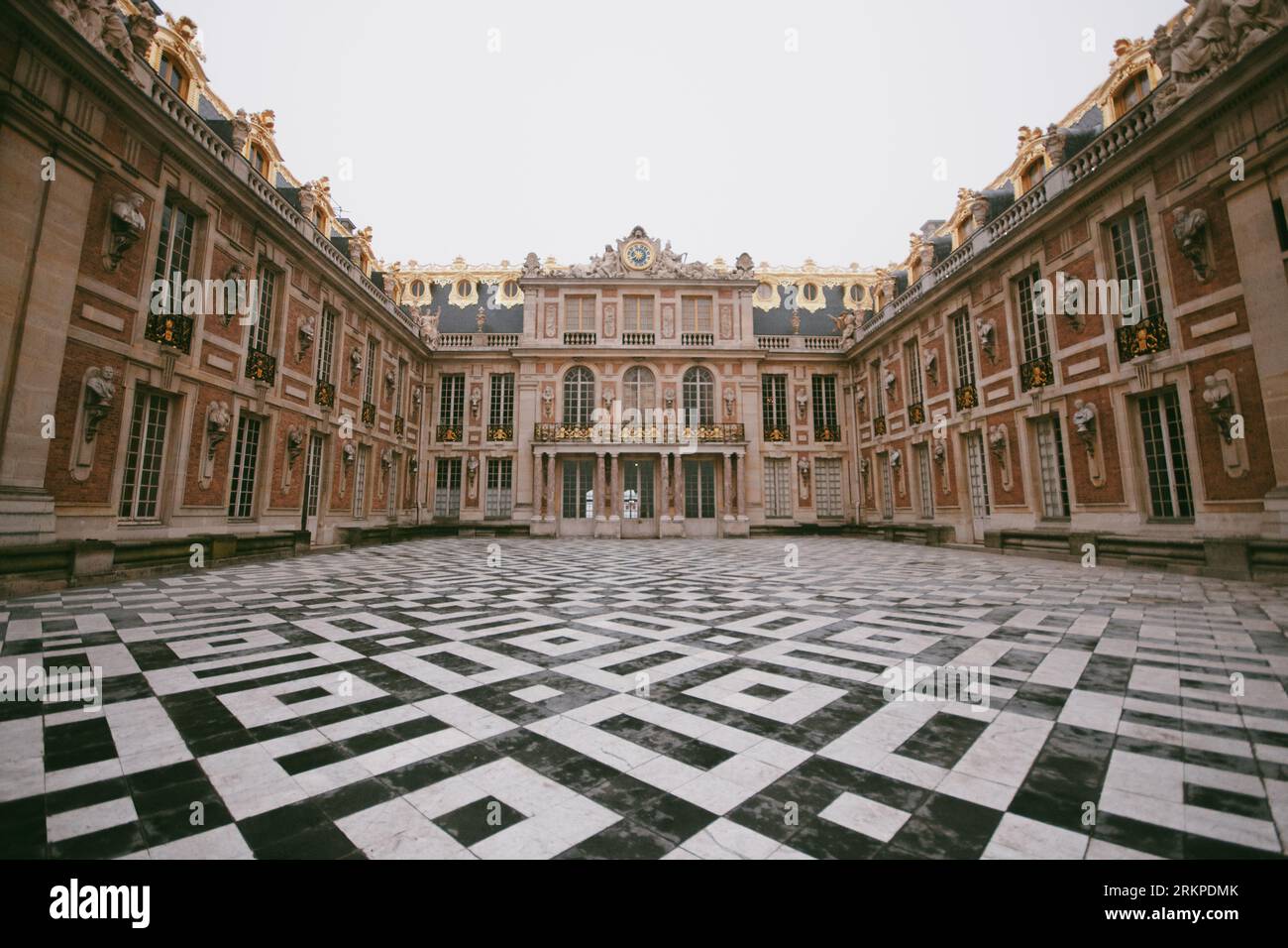 Une variété de scènes du chef-d'œuvre rococo et baroque qu'est le ...