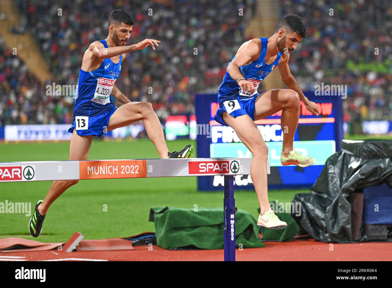 Osama et Ala Zoghlami (Italie). 3000m. Steeplechase final. Championnats d'Europe Munich 2022 Banque D'Images