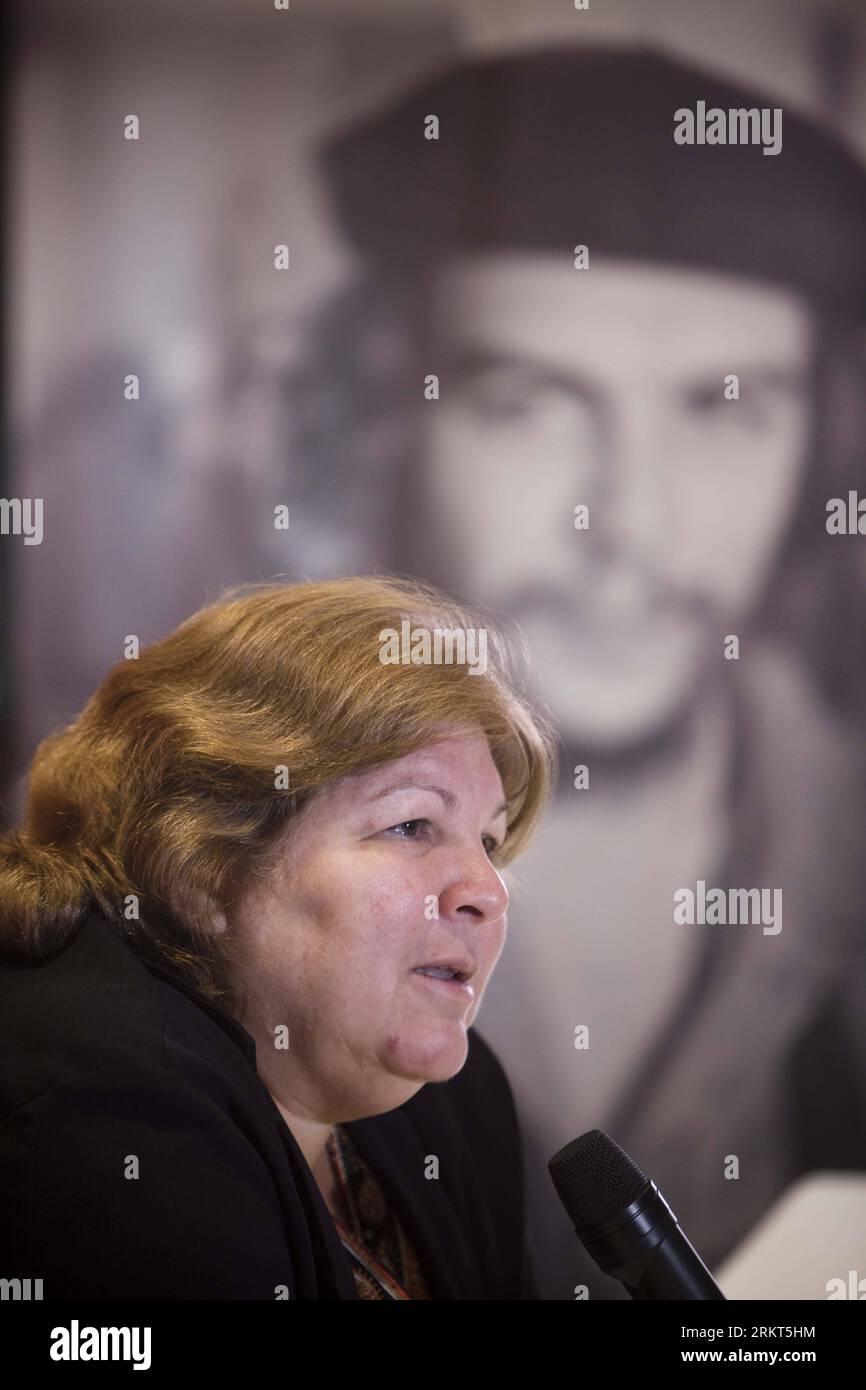 Bildnummer : 58375043 Datum : 22.08.2012 Copyright : imago/Xinhua MEXICO, 22 août 2012 -- Aleida Guevara, fille du légendaire chef de la guérilla argentino-cubaine Ernesto Che Guevara, assiste à la présentation du livre Evocacion : mi vida al lado del Che (évocation: ma vie avec Che) et Otra vez, Ernesto Che Guevara (encore une fois, Ernesto Che Guevara) dans un restaurant à Mexico, capitale du Mexique, le 22 août 2012. (Xinhua/Rodrigo Oropeza) (mp) (sp) MEXICO-MEXICO CITY-ALEIDA GUEVARA-BOOK PRESENTATION PUBLICATIONxNOTxINxCHN People Gesellschaft Politik xjh x1x premiumd 2012 hoch o0 privat Banque D'Images