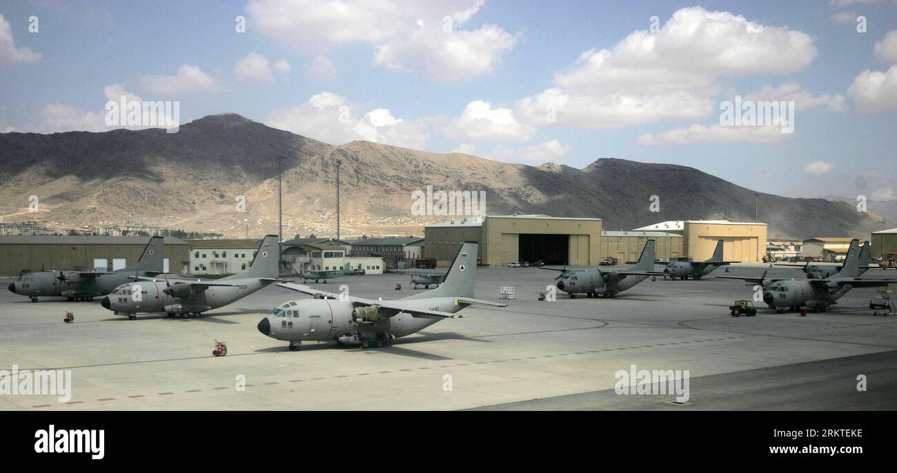 Bildnummer : 58462584 Datum : 12.09.2012 Copyright : imago/Xinhua (120912) -- KABOUL, 12 septembre 2012 (Xinhua) -- des avions cargo militaires afghans sont vus à l'aéroport militaire de Kaboul à Kaboul, Afghanistan, le 12 septembre 2012. Les États-Unis et leurs alliés aident l’Afghanistan à reconstruire sa force aérienne, qui a été réduite sous le régime taliban. (Xinhua/Ahmad Massoud) AFGHANISTAN-KABOUL-AIR FORCE-REBUILD PUBLICATIONxNOTxINxCHN Militär Militärflughafen Flughafen Flugzeug x0x xac 2012 quer Aufmacher premiumd 58462584 Date 12 09 2012 Copyright Imago XINHUA Kabul sept 12 2012 XINHUA afghan Military Cargo Plan sont la Banque D'Images