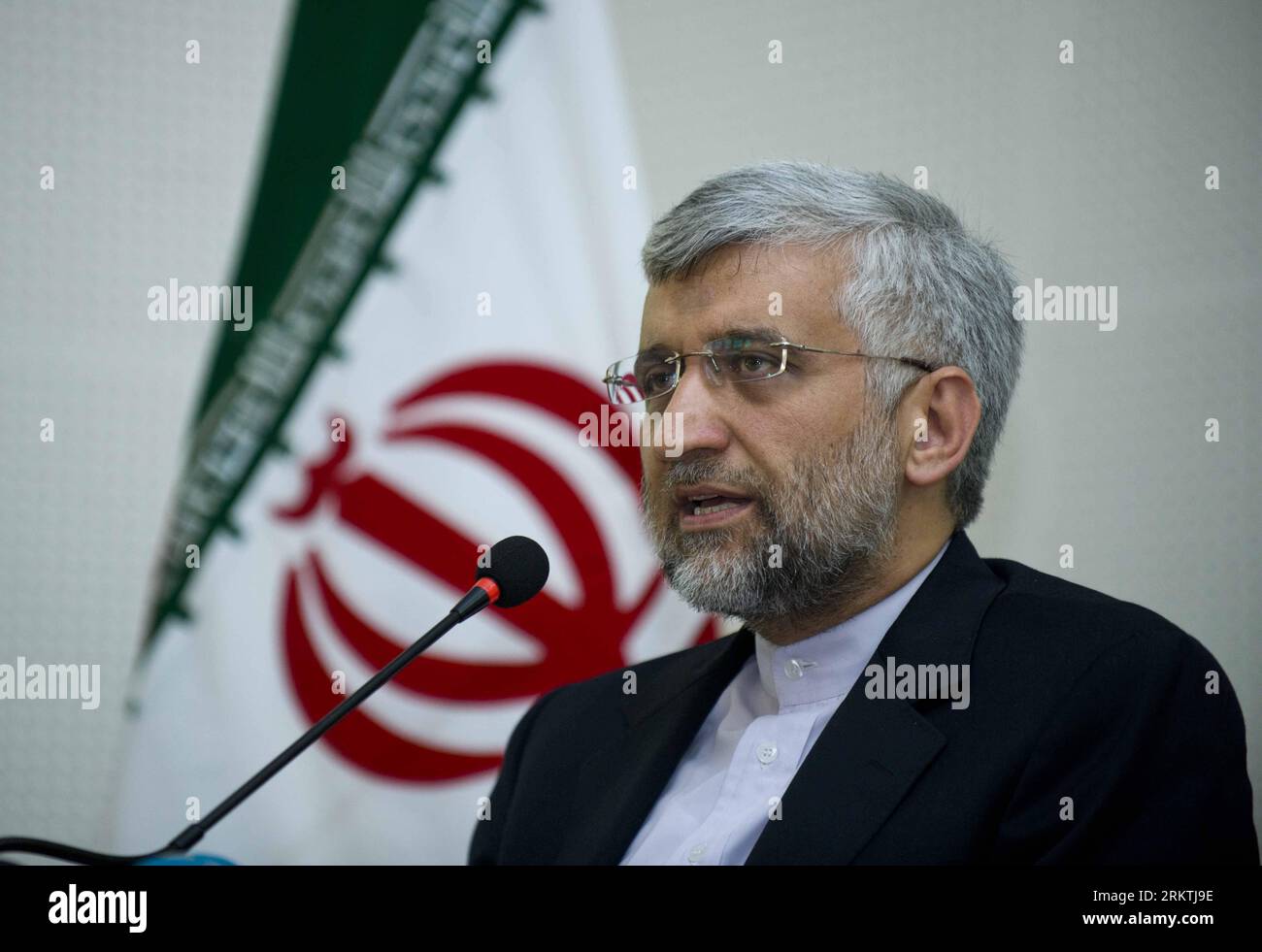 Bildnummer : 58492057 Datum : 19.09.2012 Copyright : imago/Xinhua (120919) -- ISTANBUL, 19 septembre 2012 (Xinhua) -- le négociateur nucléaire iranien Saeed Jalili prend la parole lors d'une conférence de presse au consulat général iranien à Istanbul en Turquie, le 19 septembre 2012. Saeed Jalili a déclaré ici mercredi que l'Iran et l'Union européenne (UE) ont convenu de tenir un nouveau cycle de négociations nucléaires dans un avenir proche. (Xinhua/Ma Yan)(yby) TURQUIE-ISTANBUL-IRAN-NUCLEAR-eu PUBLICATIONxNOTxINxCHN Politik People Chefunterhändler Unterhändler Atomgespräche Atom Gespräche xas x0x Porträt premiumd 2012 quer 58492057 Banque D'Images